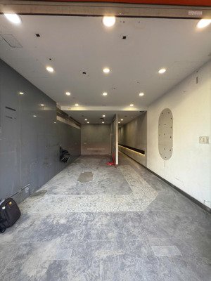 cho thuê nhà mặt tiền lãnh binh thăng, p. 8, q. 11 giá 35tr/th