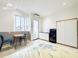 phòng ban công đẹp thoáng ngay lotte mart nguyễn văn lượng