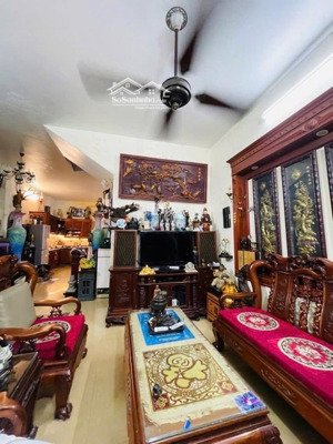 trung tâm văn quán diện tích 65m2 mặt tiền rộng ô tô đỗ cửa giá chỉ 13.x tỷ