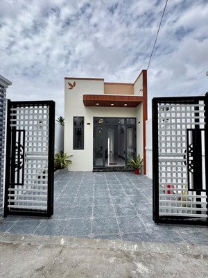 siêu rẻ - nhà hẻm xe hơi ngay quảng trường mỹ tho, dt: 5x20m có 2pn hướng bắc giá chỉ 1,35 tỷ tl