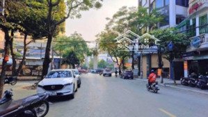 bán nhà mặt phố cầu giấy, vỉa hè , kinh doanh chỉ 330 triệu/1 m2 sẵn nhà 5 tầng