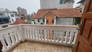 bán tòa nhà lô góc khu phân lô trung hòa - nhân chính. dt 90m2, mt 4,5m. lô góc. ô tô tránh