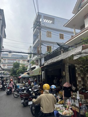 ngay chợ đo đạc 62m2. giữa chợ tiện kinh doanh đa ngành hoặc cho thuê