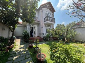 bt sân vườn kv 10x20 . 200m² thổ cư vuông vức. vị trí trung tâm phường hiệp bình phước thủ đức