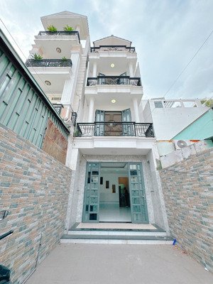 nhà 4 tầng chính chủ xây ở mới cóng bán gấp vì định cư singapore