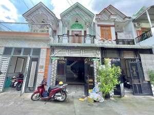 cần bán nhà lầu trệt gần ngã 3 cây điệp tp dĩ an diện tích: 3.65 tỷ liên hệ 