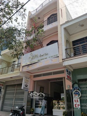 hàng hiếm cần bán căn nhà đường 16/4 gần biển thuận tiện kinh doanh