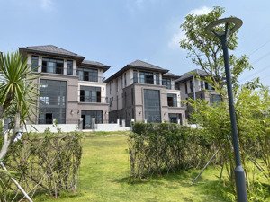 bán dinh thự rộng 600m, 2 mặt tiền view công viên và sông, gía 65 tỷ lh mai anh