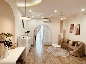 chính chủ bán gấp căn hộ r6 royal city - 1pn -slot ô tô - full đồ sẵn sổ - giá 5,95 tỷ