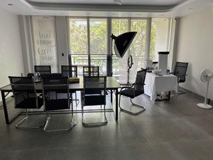 cho thuê nhà hầm 3 lầu có thang máy đường lớn 16m kdc tân quy đông p.tân phong q7