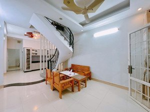 nhà phố q7 hxh, cách huỳnh tấn phát 150m, nhà mới đẹp 3pn, sẵn máy lạnh, bếp hoàn thiện 13tr/th