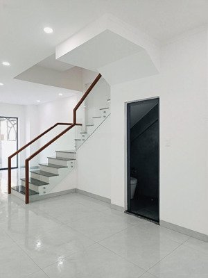 cho thuê căn 3 phòng ngủ nội thất cơ bản sun casa centrall