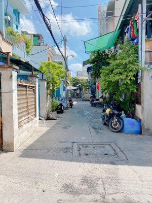 bán gấp nhà, đường bà hom ngay phố ẩm thực, quận 6, hẻm xe hơi, 2 tầng, 4x22 giá chỉ 5 tỷ hơn