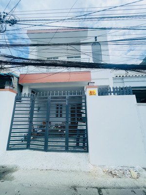 nhà đường oto cách biển chỉ 1km. phường nam nha trang