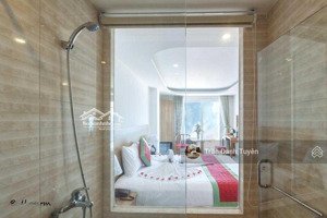 cần bán khách sạn 3 sao cụm 100 trần phú nha trang, có bãi đậu xe rộng rãi.