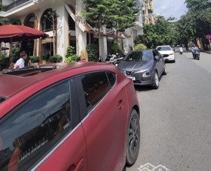 bán nhà phố hoàng cầu, đống đa, lô góc, ôtô tránh, kinh doanh, dt 160 - mt 10m - giá 40 tỷ