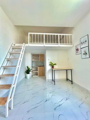 cho thuê phòng gác có cửa sổ, mới ngay nhà hát hoà bình quận 10, an ninh, gần các trường đại học