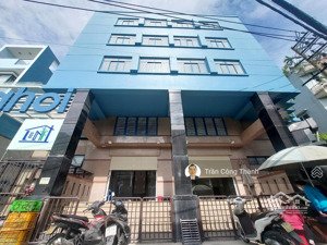 văn phòng 131m2 giá 30,5 triệu/tháng full nội thất, miễn phí (điện, xe máy, wifi, phòng họp)
