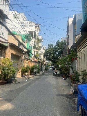 nhà nguyên căn (436a đường 3/2 q10, dt 3.8x17m, 1 trệt, 2 lầu, st, 4 pn, 3 toilet, gí 24,5 triệu