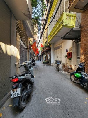bán gấp nhà 4 tầng 58m2, mt 4.6m lô góc ở ngõ ôtô 190 nguyễn trãi, 14.2 tỷ. lh phú trần: 