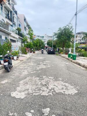 Bán lô đất đẹp mặt tiền đường 447 Lê Văn Việt Tăng Nhơn Phú A, DT 72m²/7.55 tỷ TL.