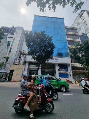 tòa nhà cho thuê mt trường sơn, p. 2. dt: 9x25m. hầm 7 tầng. full hệ thống văn phòng, sàn suốt