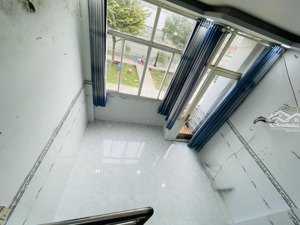 nhà 3 tầng mặt tiền đường ụ cây view công viên - bờ kênh - thoàng mát - quận 8