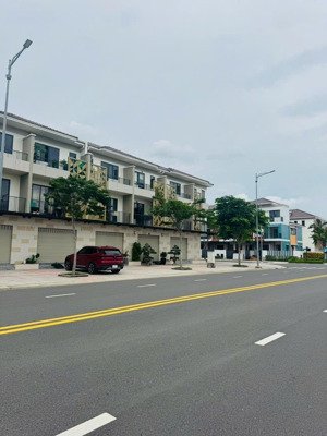 shophouse rẻ nhất sun casa central , cho thuê 17 tr/ tháng, chỉ 3,6 tỷ, view xịn xò.