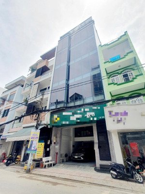 tòa nhà nhỏ mặt tiền cách mạng tháng tám,phường 12, quận 10. nhà full kính . gía thuê 40 triệu/th.