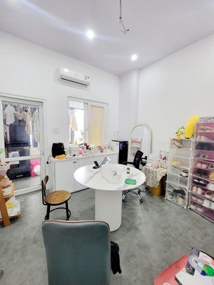 chỉ 12,2 tỷ - rẻ nhất thị trường - tòa 4 tầng mặt phố kd đường 10.5m, lề 5m tt hải châu, đà nẵng.