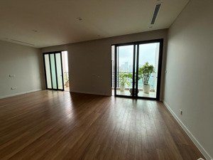 hàng hiếm,bán căn sân vườn 3pn +1,dt 150m tòa imperia garden ,giá 12.9 tỷ.lh 