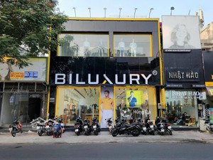 cô chú cần bán nhà cửu long - dt : 13 x 27m - nhà 3 tầng - cho thuê : 150 triệu. giá chỉ : 62 tỷ.