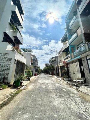 chủ gửi bán 3 lô đất cạnh bên chợ long trường và dự án đông tăng long quận 9