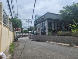 nhà ngang lớn 6m. ngay võ văn ngân với chợ thủ đức. kẹt bán gấp.