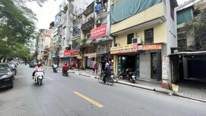 siêu phẩm cầu giấy -vị trí trung tâm -nội thất 5 sao -8 tầng thang máy-ga ra ô tô -gân phố -25 tỷ