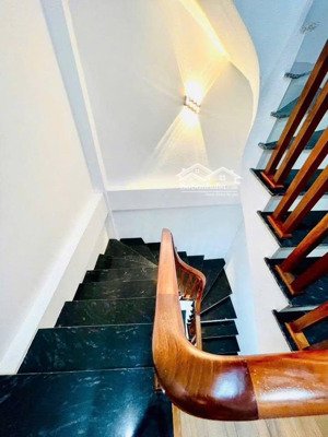 gia đình cần bán gấp nhà phố trần thái tông, dt 52m2, 5 tầng đủ tiện nghi, 10,5 tỷ có tl