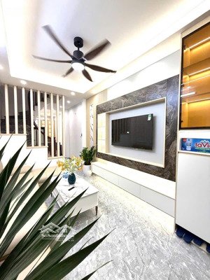 hiếm - nhỉnh 8 tỷ - 36m2 x 5 tầng - cách mặt phố 50m - gần ngã tư sở - ngã tư khuất duy tiến