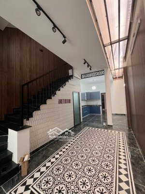 bán nhà giáp tên lửa- mã lò bình tân 100m2, 3 tầng chỉ 7,5 tỷ hẻm 6m xe hơi ngủ ngoài sân,trong nhà