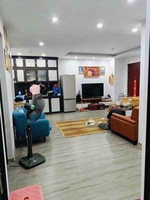 bán căn chung cư ct 2 đông trù tầng 12 giá cực tốt. đt 