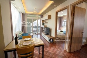 căn hộ penhouse full nội thất, có ban công, giờ giấc tự do. 2pn diện tích 70m2 giá 26 triệu/tháng