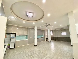 cho thuê biệt thự sân vườn cao cấp 270m2 1 hầm + 1 trệt 2 lầu sân thượng full nội thất giá rẻ