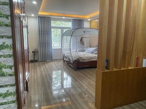 cho thuê nhà phố căn góc - trục chính đường lê hoàn