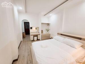 CẦN CHO THUÊ CHDV STUDIO FULL NỘI THẤT TẠI QUẬN 1