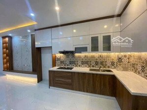 bán nhà mới tinh 4 tầng trung tâm cự khối, long biên ngõ ô tô - kinh doanh - giá tốt