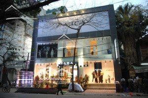 cho thuê nhà mặt phố huế 250m2 x 3 tầng + mt gần 20m làm showroom