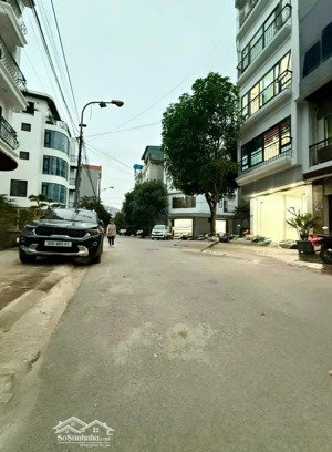 bán gấp nhà phân lô vỉa hè đẳng cấp - ô tô tránh - 5 tầng thang máy