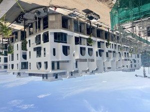 hàng cực hót! bán gấp liền kề sát hồ điều hoà vaquarius văn giang. dt 90m2. mt 6m. xây 4t+ tum