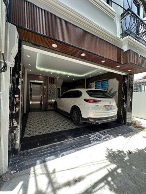 5.8 tỷ nhà thang máy ô tô tránh 36m x 5 tầng ở sướng trung tâm tả thanh oai thanh trì