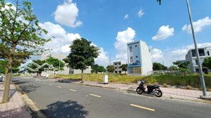 đất nền long hậu giá siêu rẻ chỉ 20 triệu/m2 mặt tiền đường 40m đã có sổ đỏ. lh 