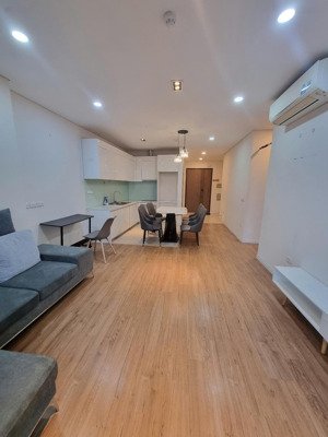 chính chủ cho thuê căn 2 ngủ 83m2 view sông hồng đồ cơ bản mipec long biên giá 12 triệu:0916393862